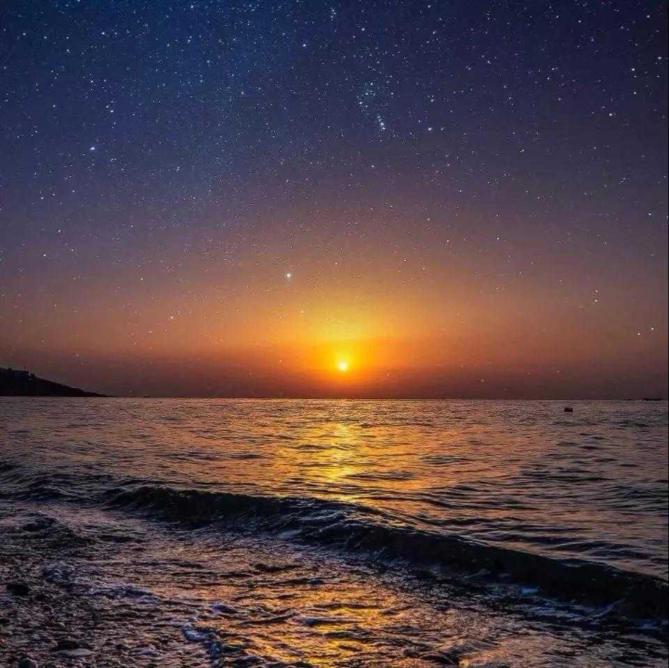 父亲用他的破华为手机,拍下了全世界最美的海上日出