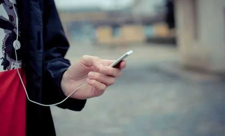 人这辈子,最怕突然听懂一首歌