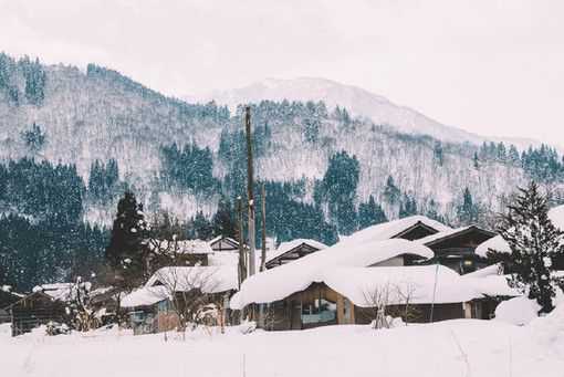 雪后的唯美村庄犹如银装素裹的童话世界 冬季乡村雪景图