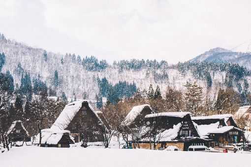 雪后的唯美村庄犹如银装素裹的童话世界 冬季乡村雪景图