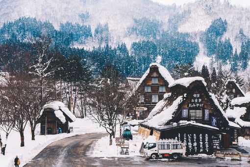 雪后的唯美村庄犹如银装素裹的童话世界 冬季乡村雪景图