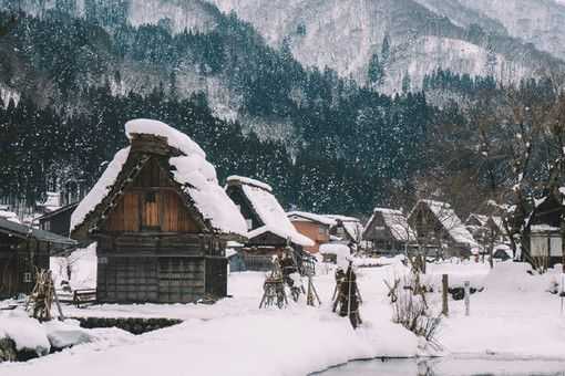 雪后的唯美村庄犹如银装素裹的童话世界 冬季乡村雪景图