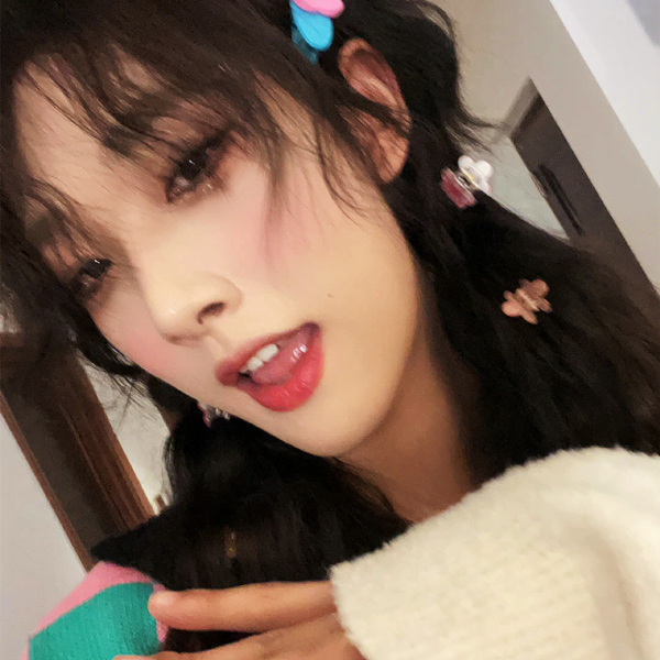 各种可爱甜妹胡烨韬微信头像