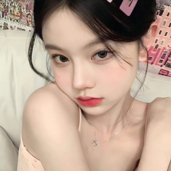 纯欲感女生头像 女生真人头像插图1 纯欲感女生头像 女生真人头像