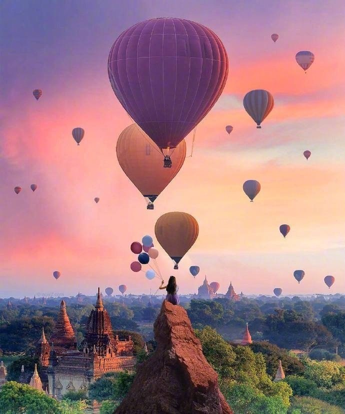 几张飘在天空的热气球图片 唯美图片 第1张