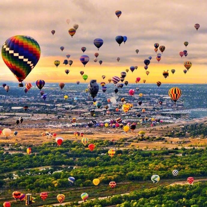 几张飘在天空的热气球图片 唯美图片 第5张