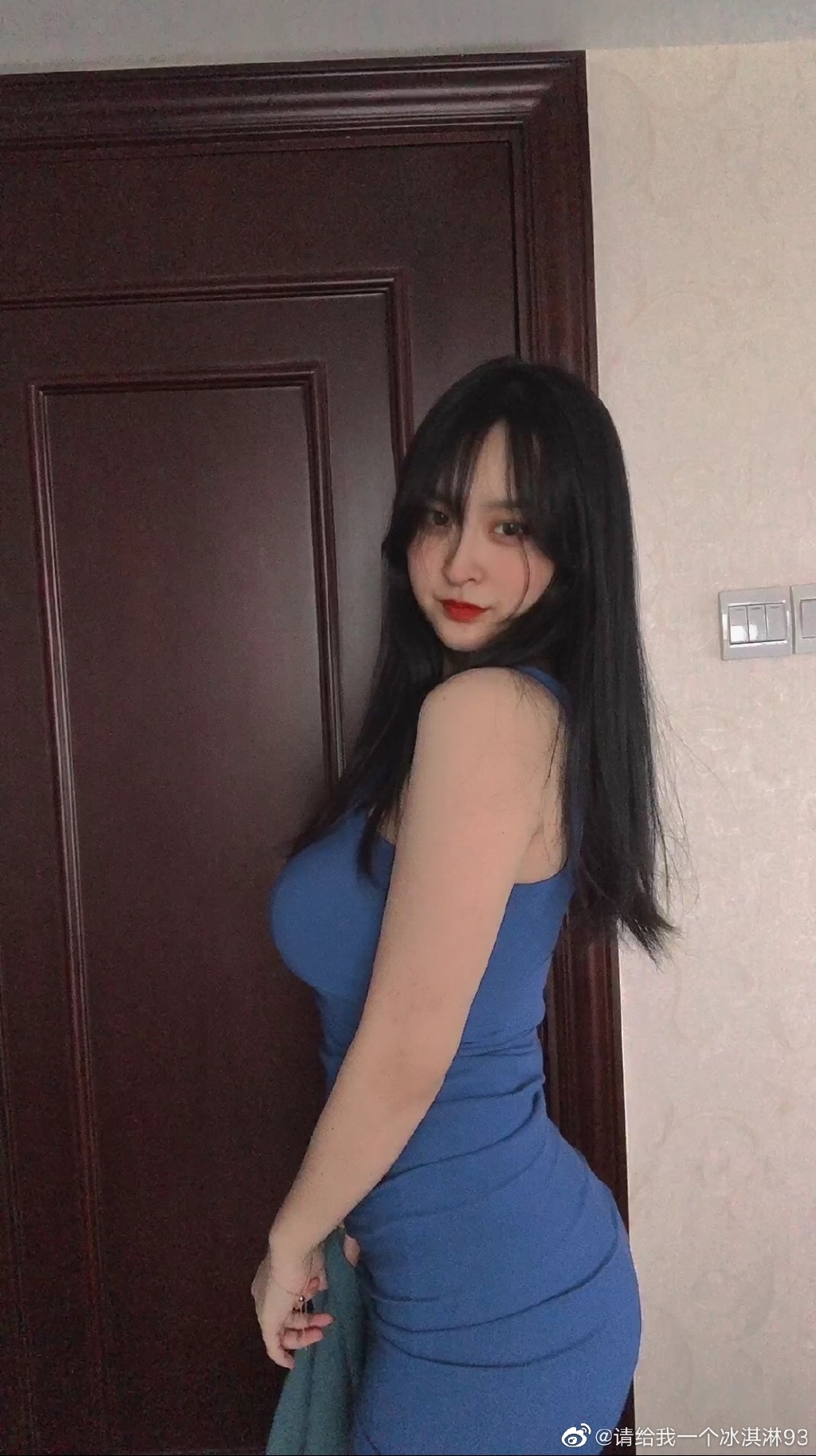 微博妹子@请给我一个冰淇淋?