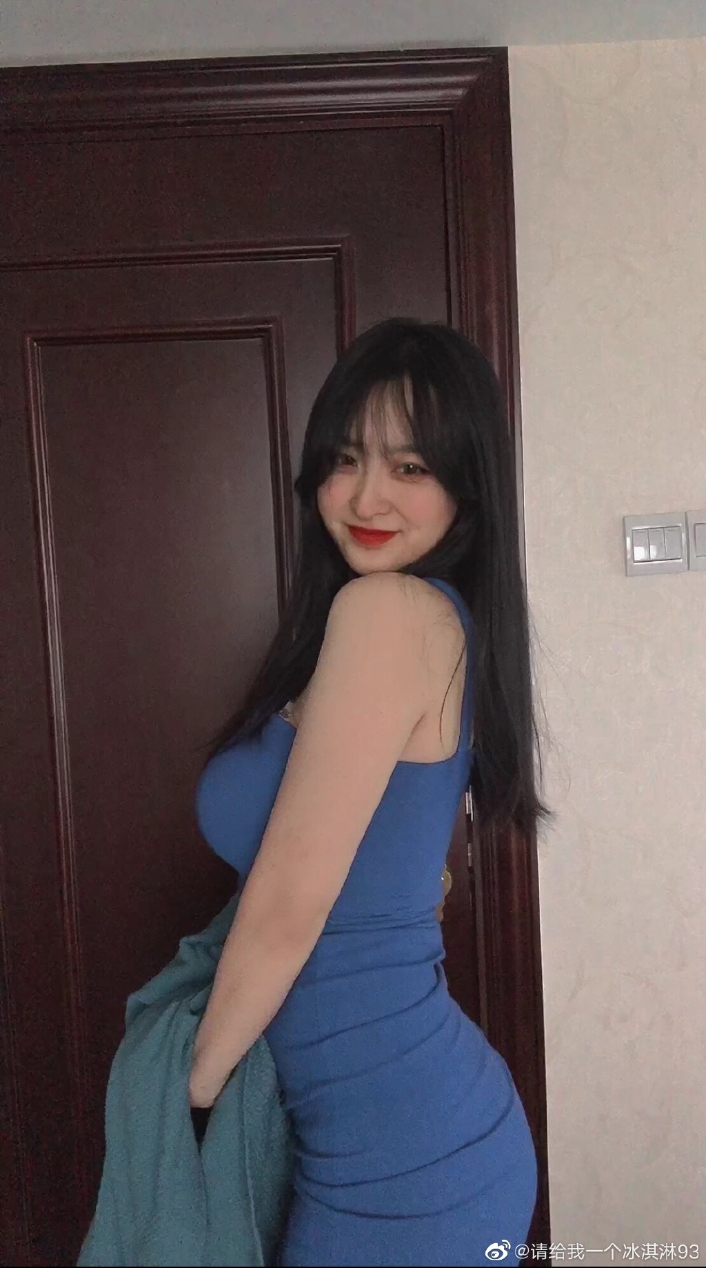 微博妹子@请给我一个冰淇淋?