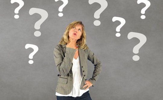 一位女士想雇人替她做一个月的决定