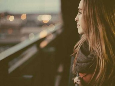 音乐推荐:特别的声线,个性的腔调《Staring At You》Diane Birch