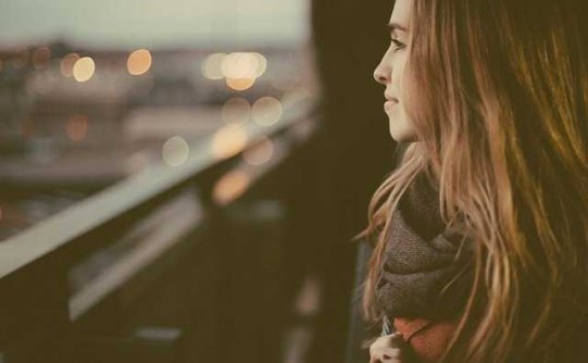 音乐推荐:特别的声线,个性的腔调《Staring At You》Diane Birch