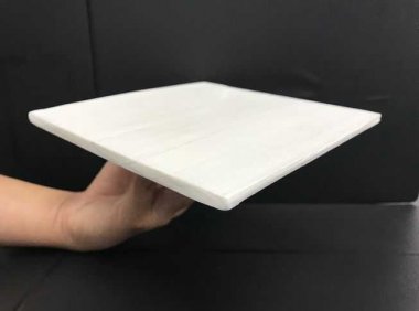 科学家研制出一种超强木材,它能完全反射太阳的热量