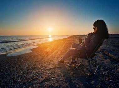 音乐推荐：《Outrunning Karma》Alec Benjamin