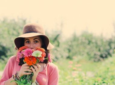 音乐推荐：独享甜妹柔歌电曲《Time To Move》Stone Van Brooken / Jessica Gabrielle