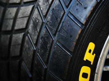 为什么汽车的轮胎是黑色的?