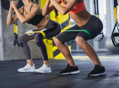 两少女深蹲1000次后因肾脏损伤住院治疗