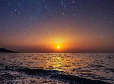 父亲用他的破华为手机,拍下了全世界最美的海上日出