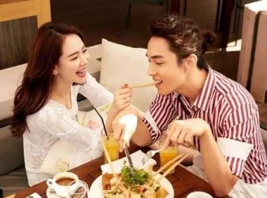 “哪有男人在家带娃，女人出去挣钱的？”