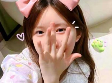 秋天女学生头像请签收,高级封神友谊文案短句。