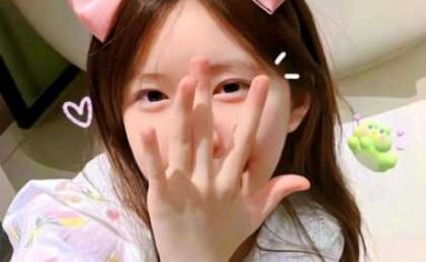 秋天女学生头像请签收,高级封神友谊文案短句。