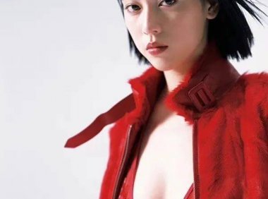 三吉彩花 ​​​​