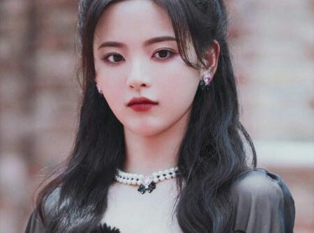 大美女杨超越的高清可爱头像图组