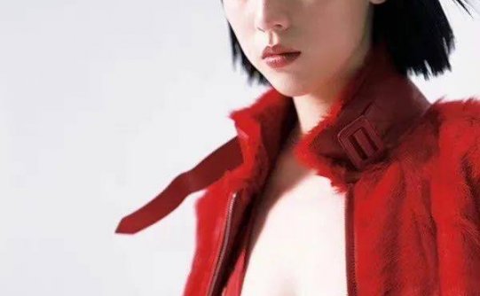 三吉彩花 ​​​​