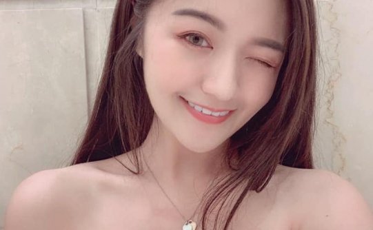 [网络正妹]网红餐厅出现「迷人妹」，性感的用餐视角！~Judy 邱比特